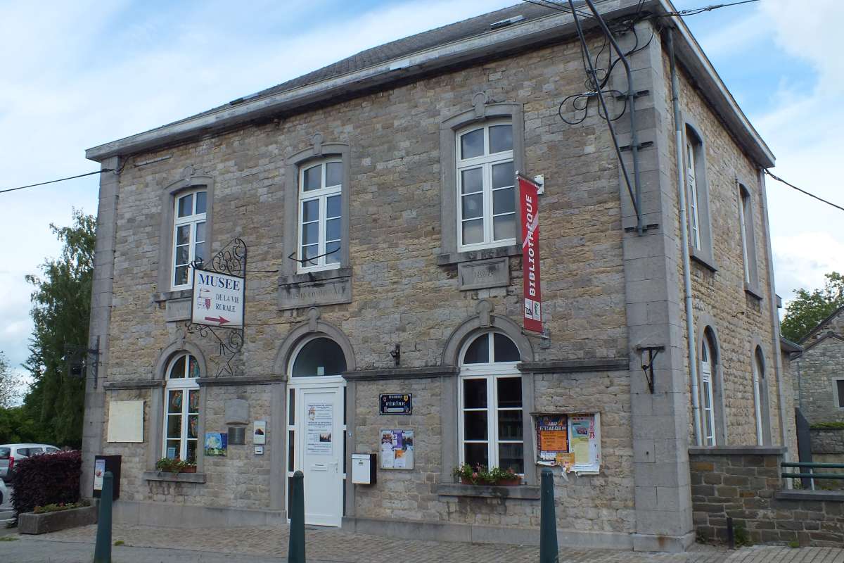 façade du batiment de la bibliothèque de Xhoris